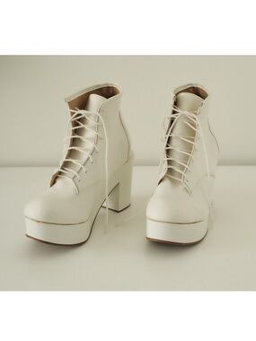 Deandri Gertie white platform ankle boots 7.5